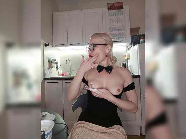 CheapSlutOnline webcam