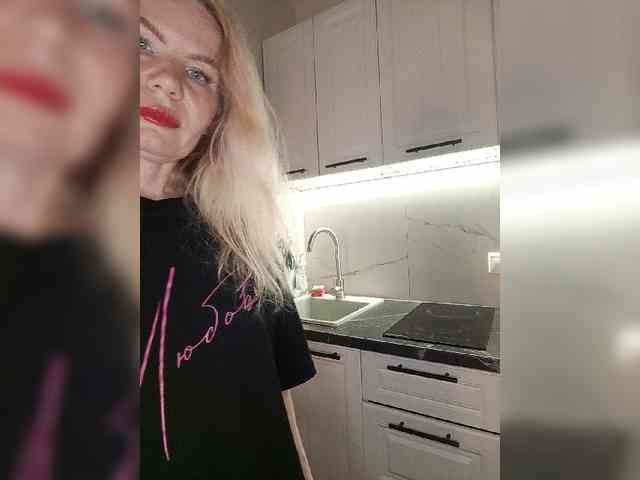 MrMrsLoungeSexBar webcam