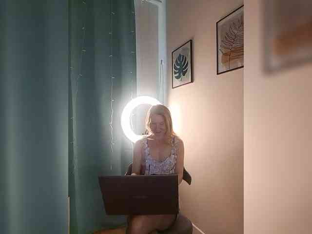 WomenS webcam