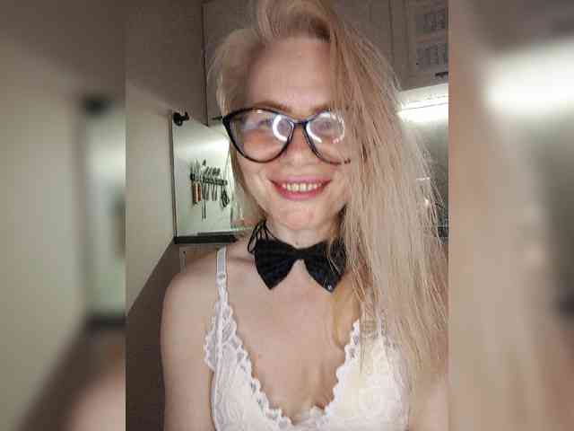 CheapSlutOnline webcam