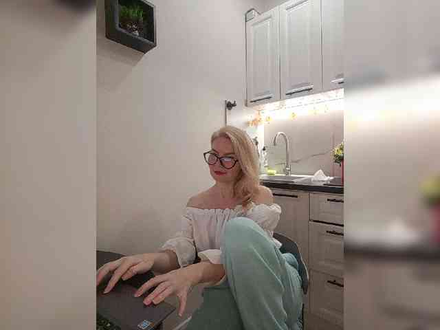 WomenS webcam