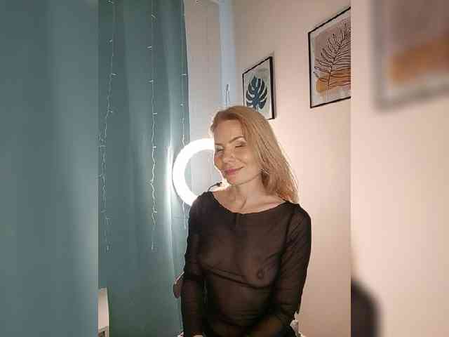 WomenS webcam