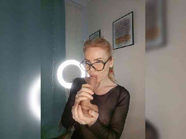 WomenS webcam
