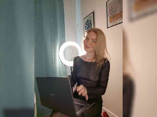 WomenS webcam