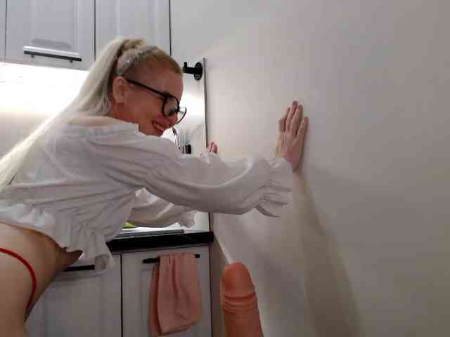 WomenS webcam