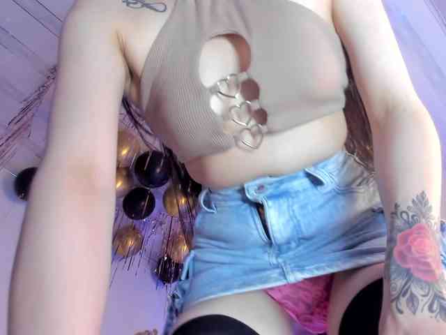 flylia01 Live Webcam on BongaCams