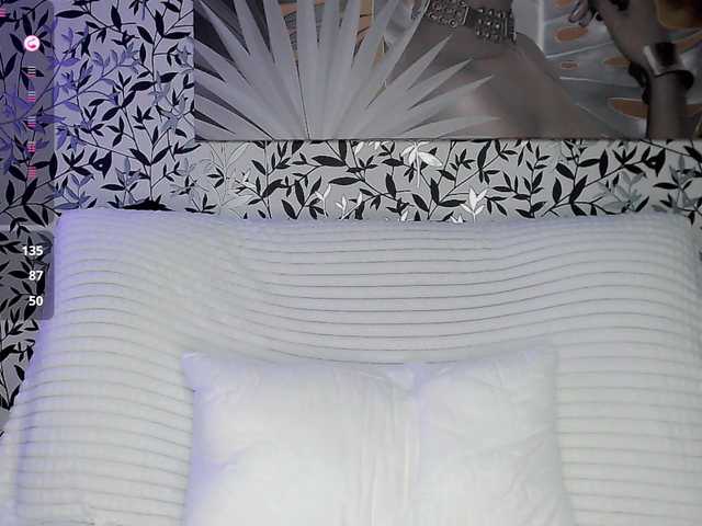 Amellea live cam on BongaCams