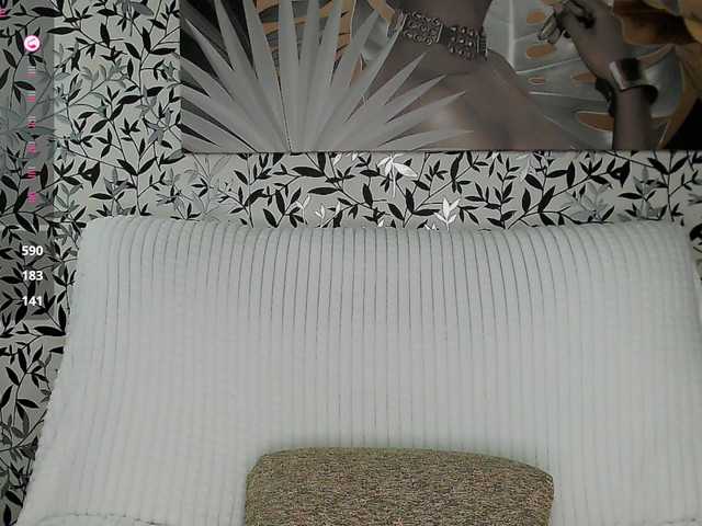 Amellea live webcam show