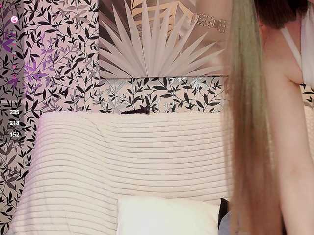 Amellea live cam on BongaCams