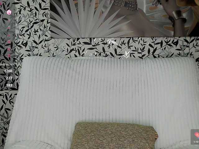 Amellea live webcam show