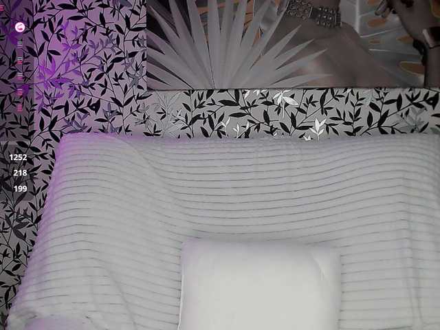 Amellea live cam on BongaCams