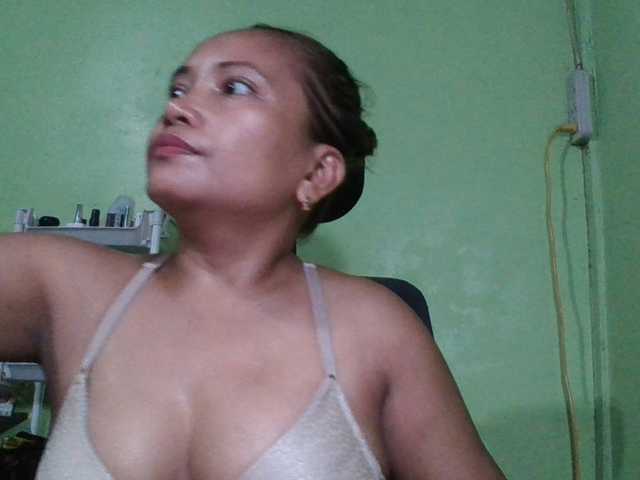 myoneandonly live cam on BongaCams