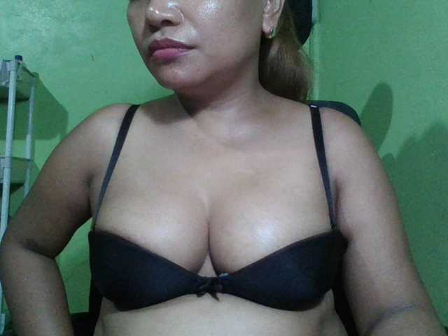 myoneandonly live cam on BongaCams