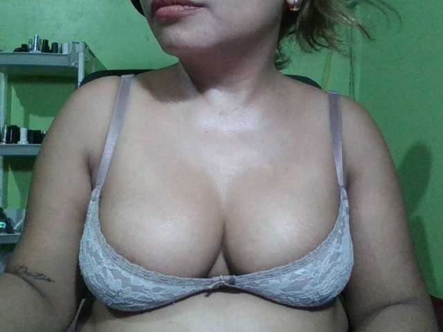 myoneandonly live cam on BongaCams