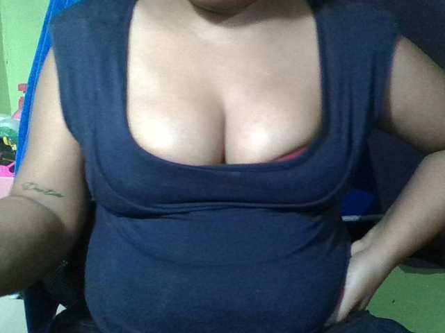myoneandonly live cam on BongaCams