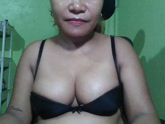 myoneandonly live cam on BongaCams