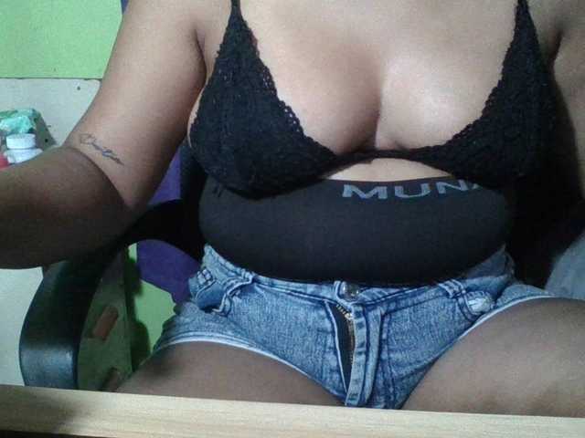 myoneandonly live cam on BongaCams