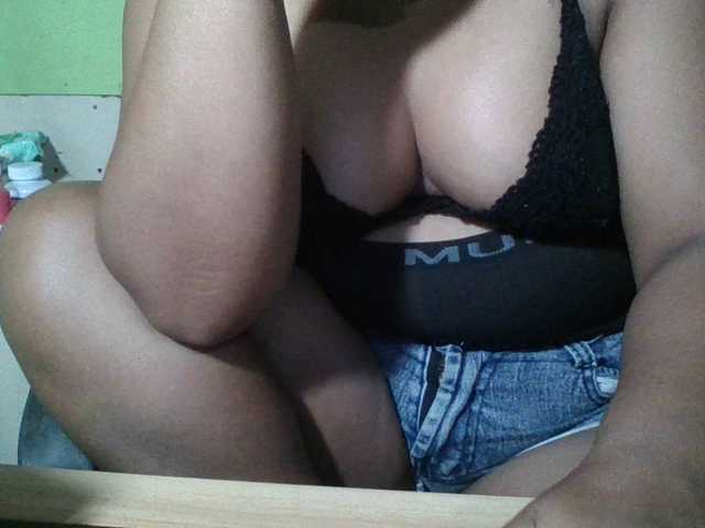 myoneandonly live cam on BongaCams