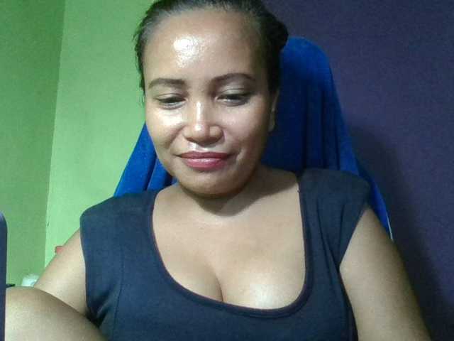 myoneandonly live cam on BongaCams