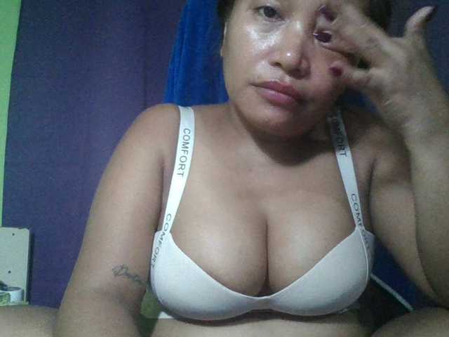 myoneandonly live cam on BongaCams
