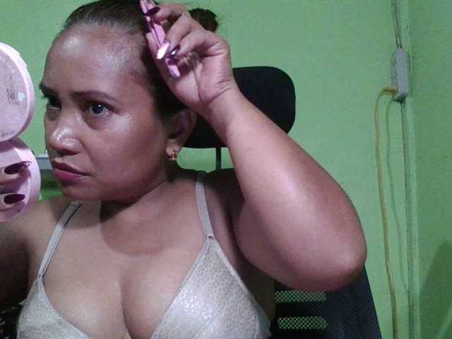 myoneandonly live cam on BongaCams