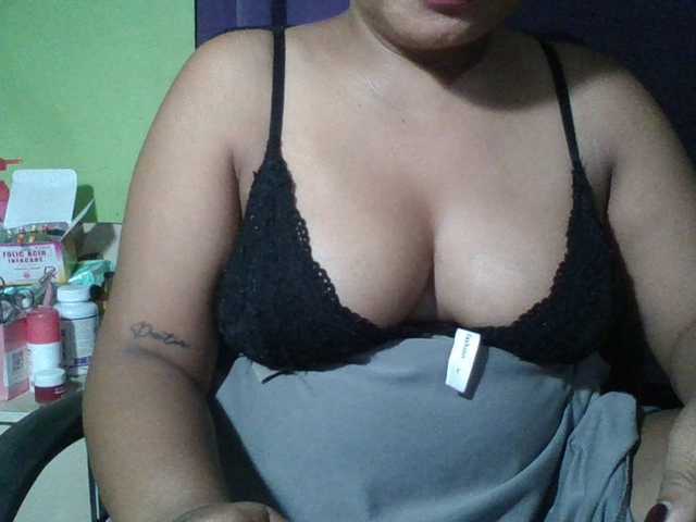 myoneandonly live cam on BongaCams