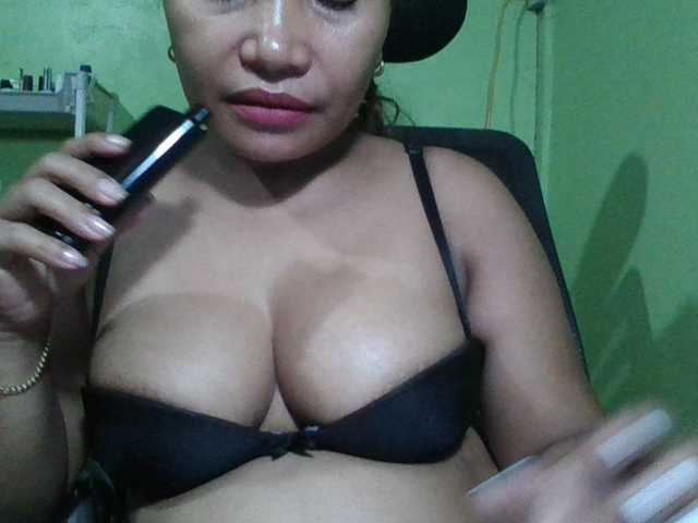 myoneandonly live cam on BongaCams