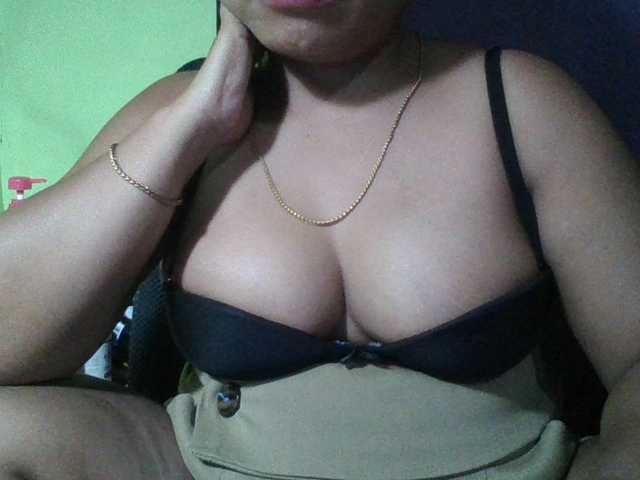 myoneandonly live cam on BongaCams