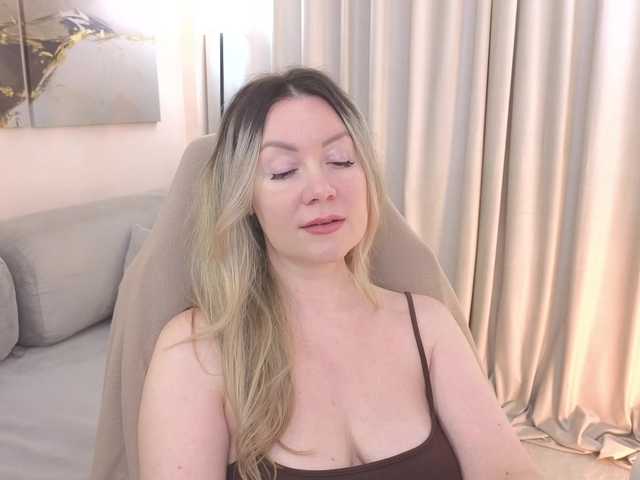 AmieHerry live cam on BongaCams