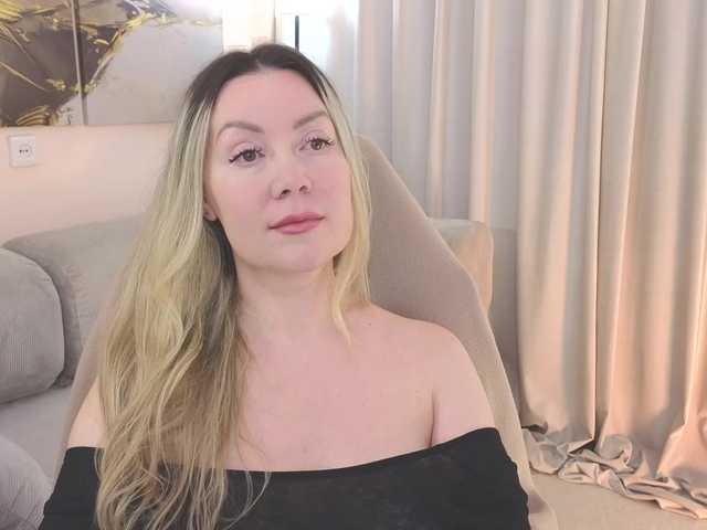 AmieHerry live cam on BongaCams