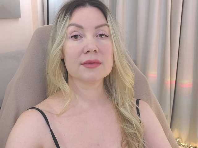 AmieHerry live cam on BongaCams
