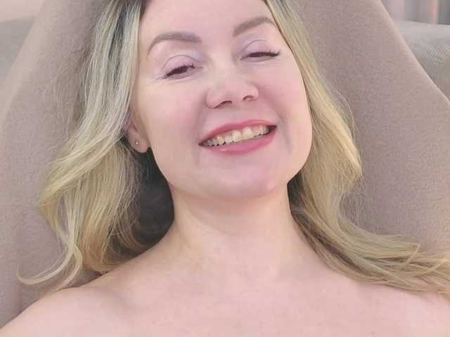 AmieHerry live cam on BongaCams