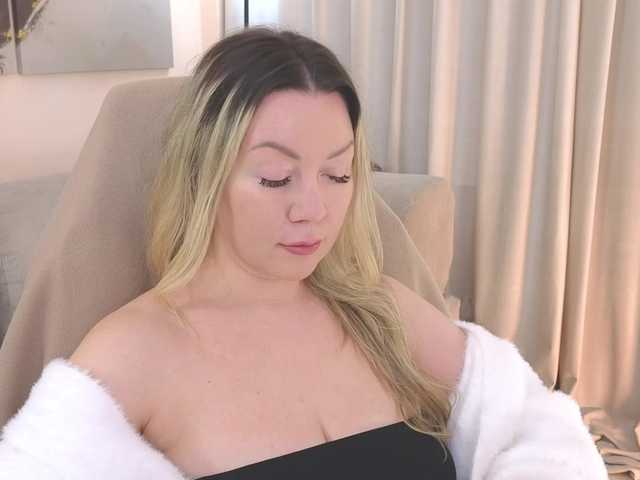 AmieHerry live cam on BongaCams