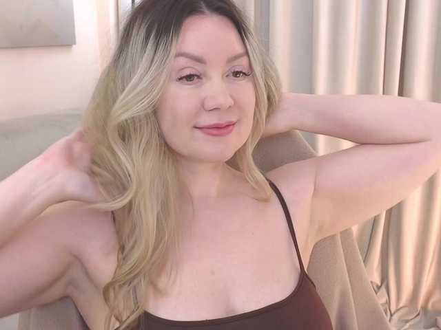 AmieHerry live cam on BongaCams