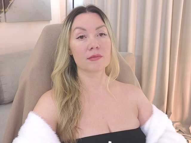 AmieHerry live cam on BongaCams