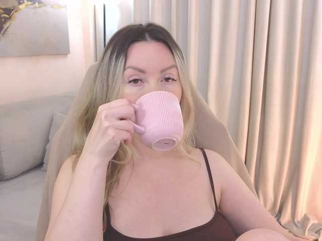 AmieHerry live cam on BongaCams