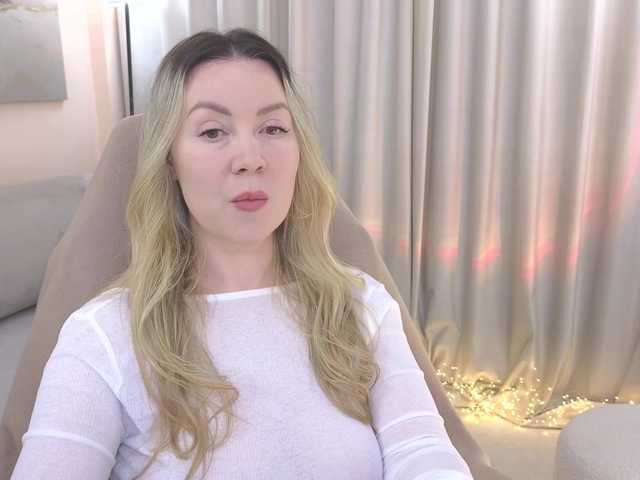 AmieHerry live cam on BongaCams