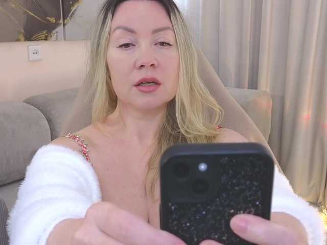 AmieHerry live cam on BongaCams