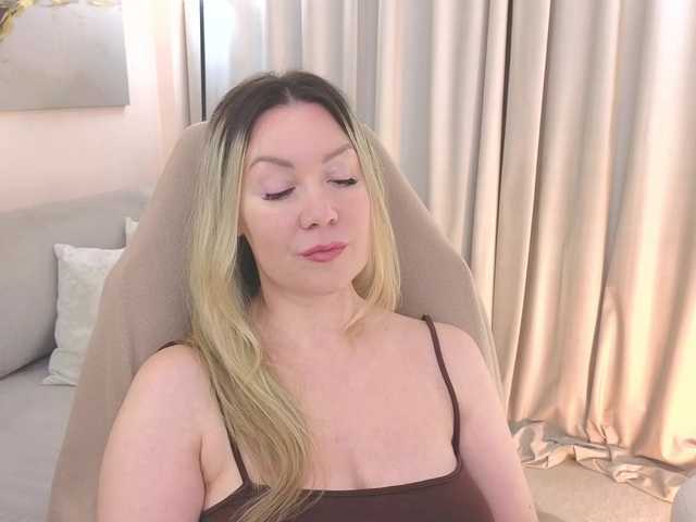 AmieHerry live cam on BongaCams