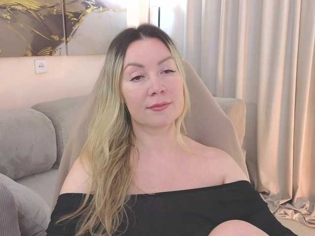 AmieHerry live cam on BongaCams
