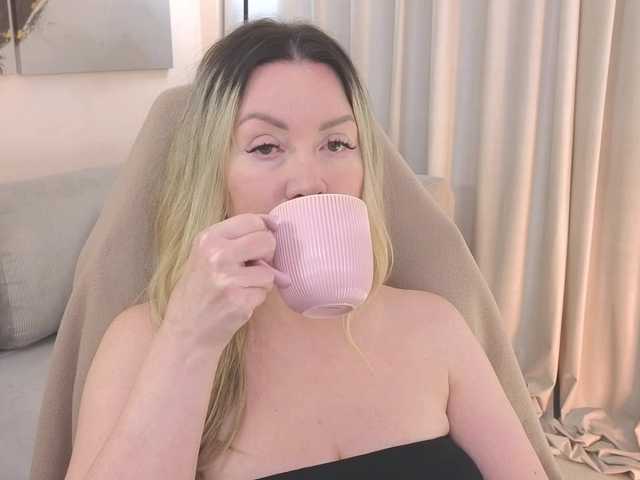 AmieHerry live cam on BongaCams