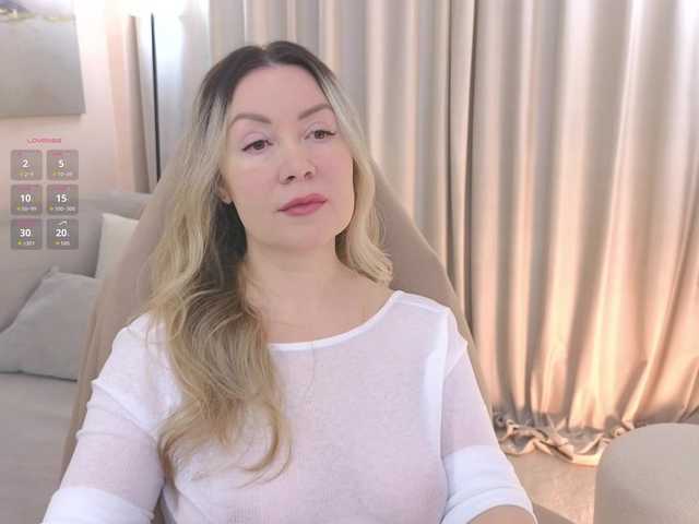 LELEYA live cam preview