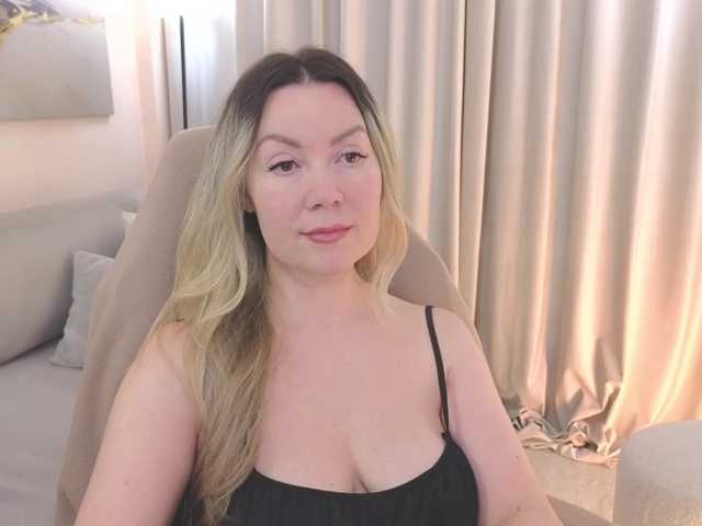 AmieHerry, live now on BongaCams