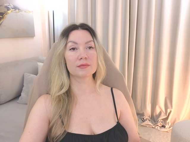 AmieHerry, live now on BongaCams