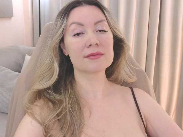 AmieHerry live cam on BongaCams