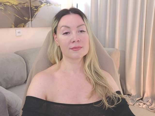 AmieHerry live cam on BongaCams