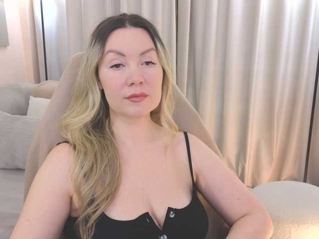 LELEYA live cam preview