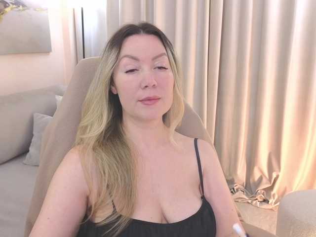 AmieHerry, live now on BongaCams
