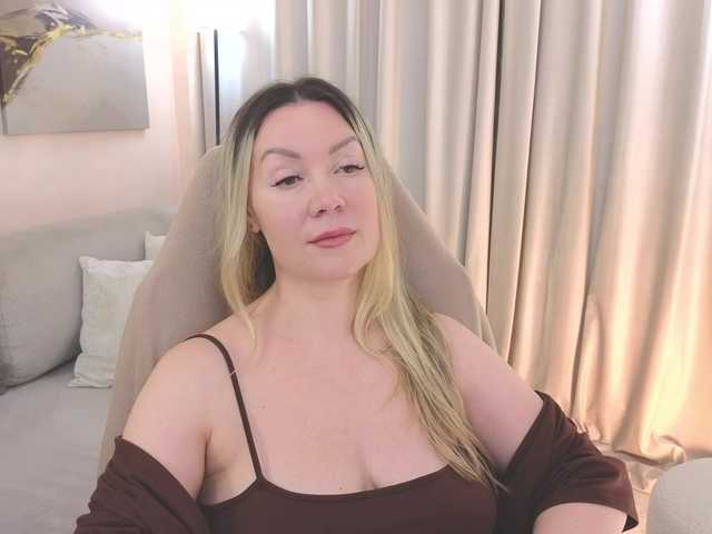 AmieHerry live cam on BongaCams