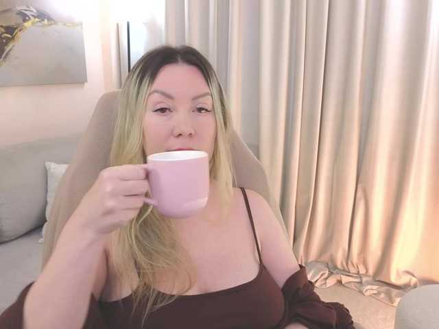 AmieHerry live cam on BongaCams